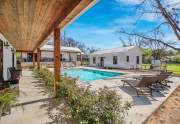 Courtyard/pool