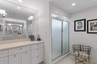 Upstairs full bathroom