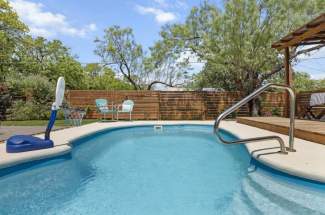 39-Guest-house-and-pool