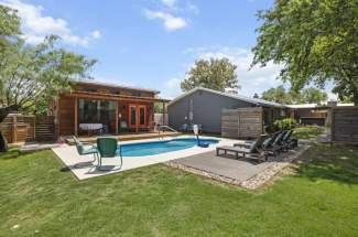 40-Guest-house-and-pool