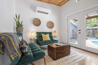 48-Guset-Hous-eliving-room