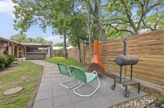 50-Guest-house-back-yard