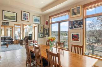 Kitchen / Dining area