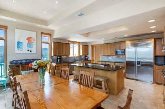 Kitchen / Dining area