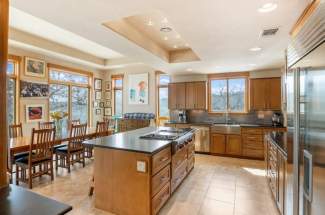 Kitchen/ Dining area