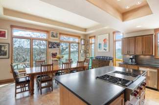 Kitchen / Dining area