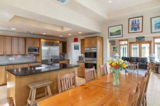Kitchen / Dining area