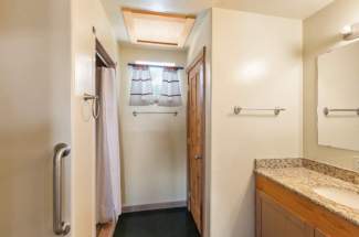 Guest House Bath