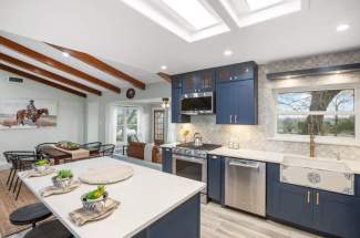 Kitchen / Dining area