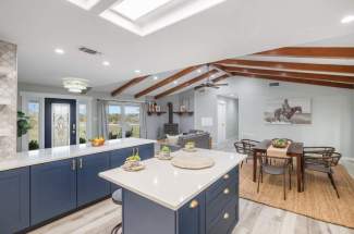 Kitchen / Dining area