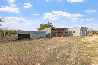 Implement buildings / lean-to shed for livestock
