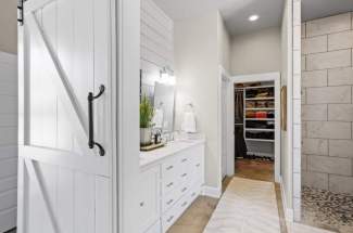 Master bathroom view to walkin closet