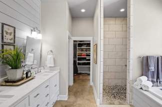 Master bathroom view to walkin closet