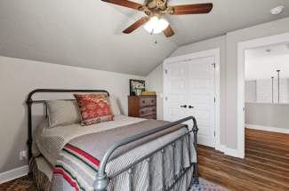 Upstairs guest room 1