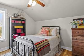 Upstairs guest room 1