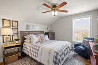 Upstairs guest room 2