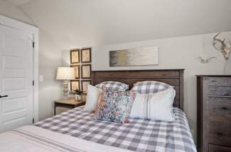 Upstairs guest room 2