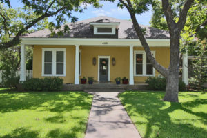 first B&B in fredericksburg TX