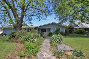 714 Travis Street Fredericksburg TX home on big corner lot