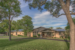 2557 Knopp School Road house with 2 guest homes for sale Fredericksburg TX