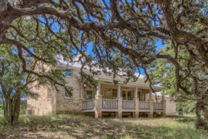 Fredericksburg Weekend Retreat, bed and breakfast or a place to call home