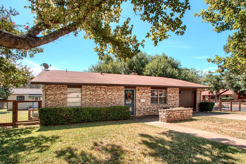 1401 North Crockett Fredericksburg TX Home for sale