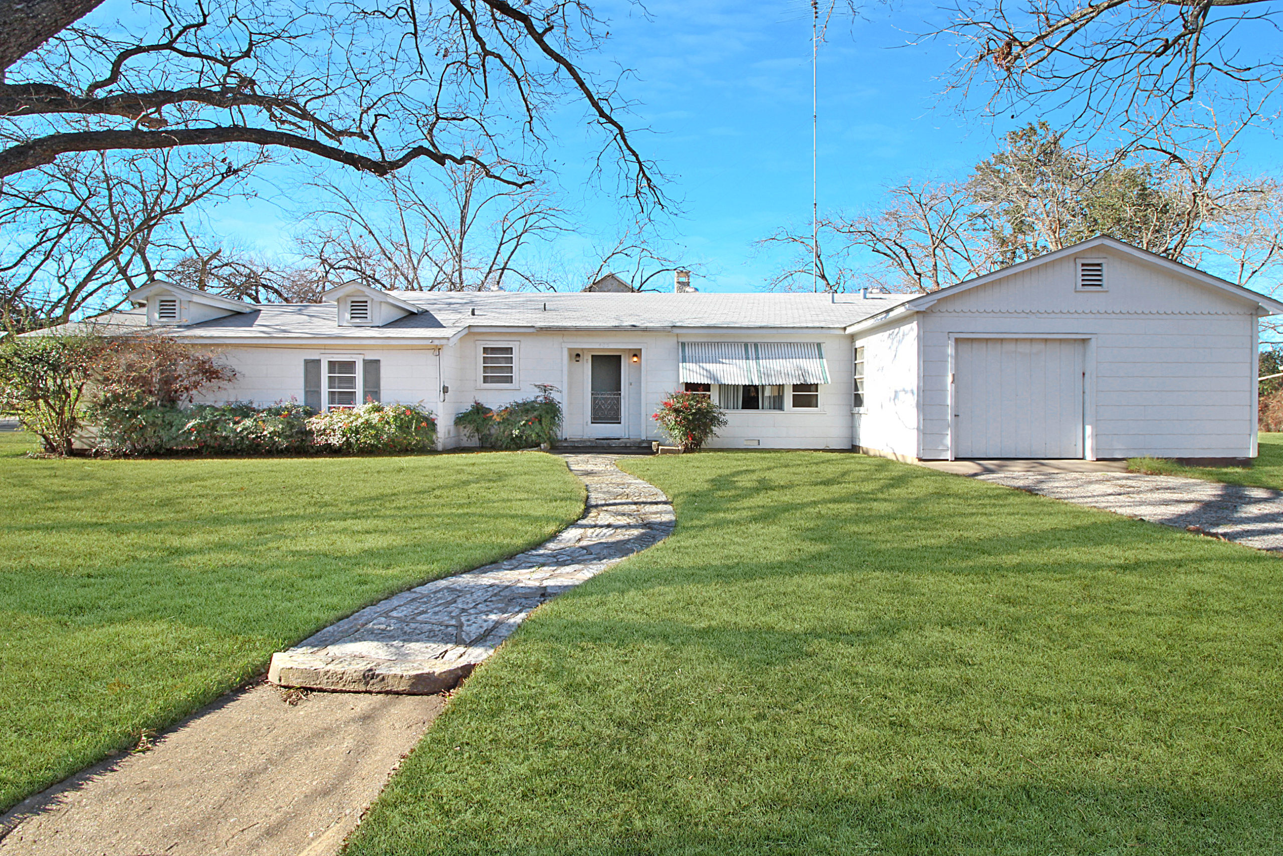 402 N Edison Fredericksburg TX Photo Gallery