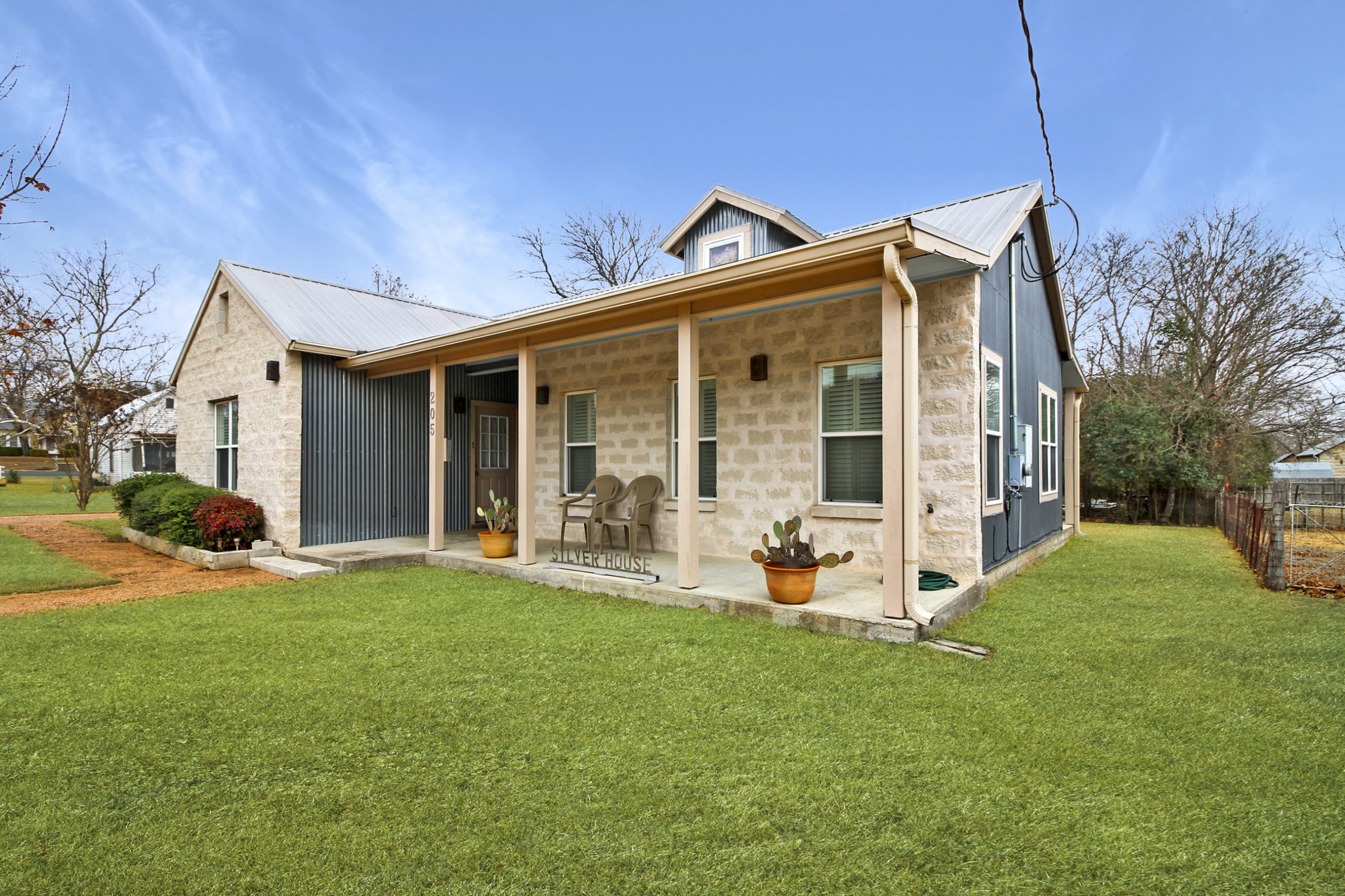 205 S Acorn Fredericksburg TX Photo Gallery