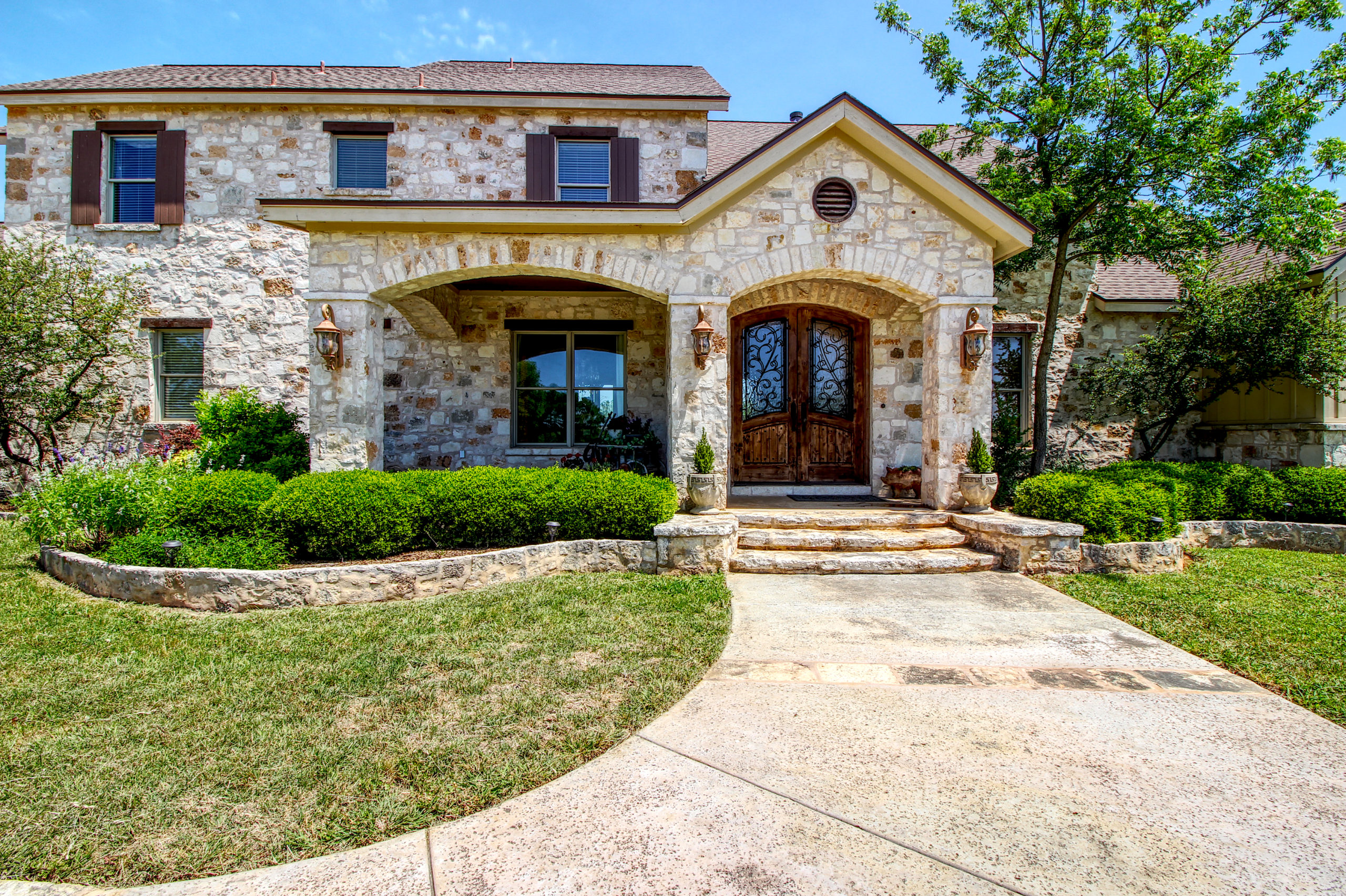 289 Funf Kinder Fredericksburg TX Home and Guest house on acreage