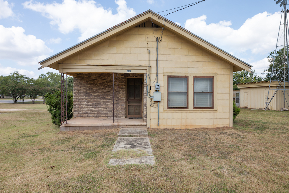 306 Mesquite Fredericksburg TX Home for Sale