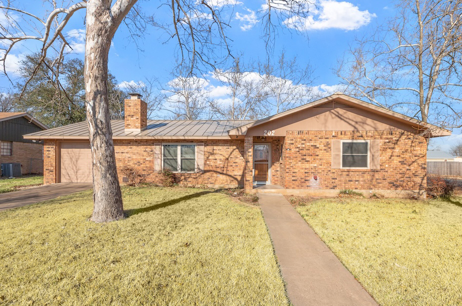 202 W Nimitiz St, Fredericksburg TX Home for Sale