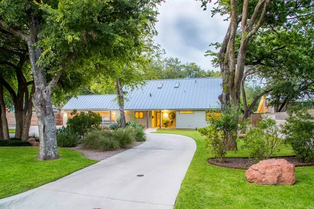 210 E Hackberry Fredericksburg TX Home for Sale